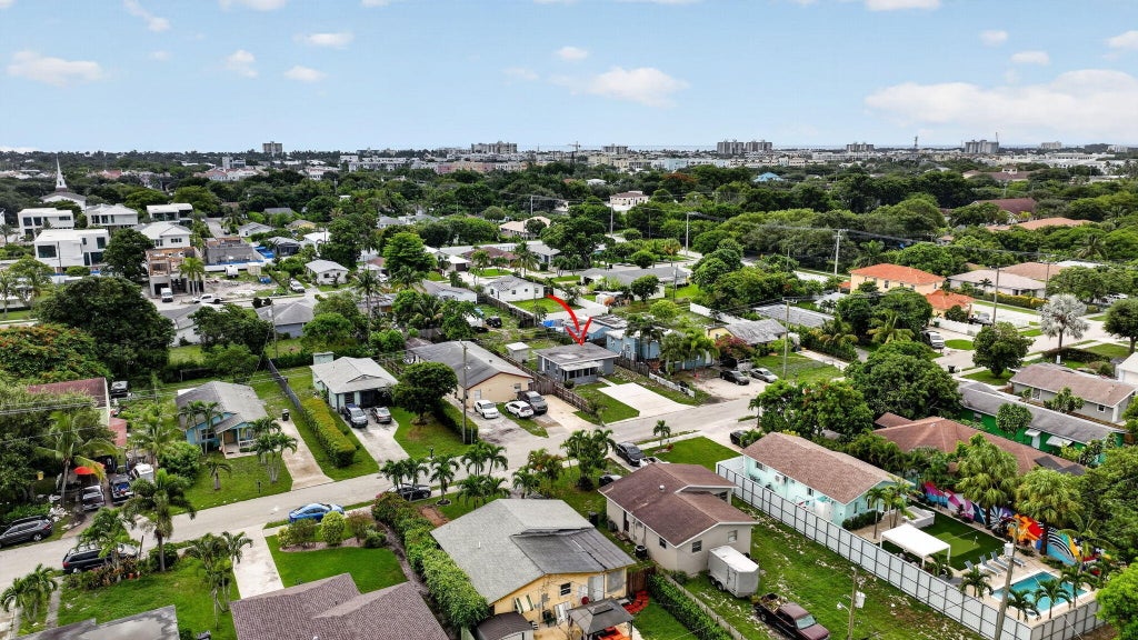 Photo of 323 NW 4TH Avenue, Delray Beach, FL 33444 (MLS # B26075456)
