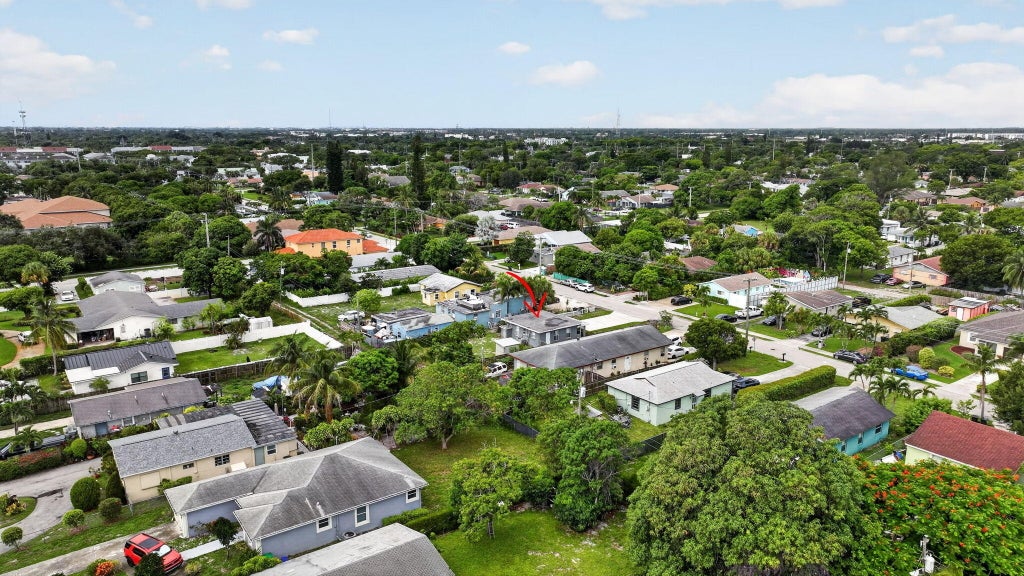 Photo of 323 NW 4TH Avenue, Delray Beach, FL 33444 (MLS # B26075456)