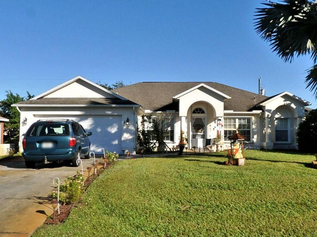 Photo of 657 SW Gailbreath Avenue, Port Saint Lucie, FL 34953 (MLS # R10996501)