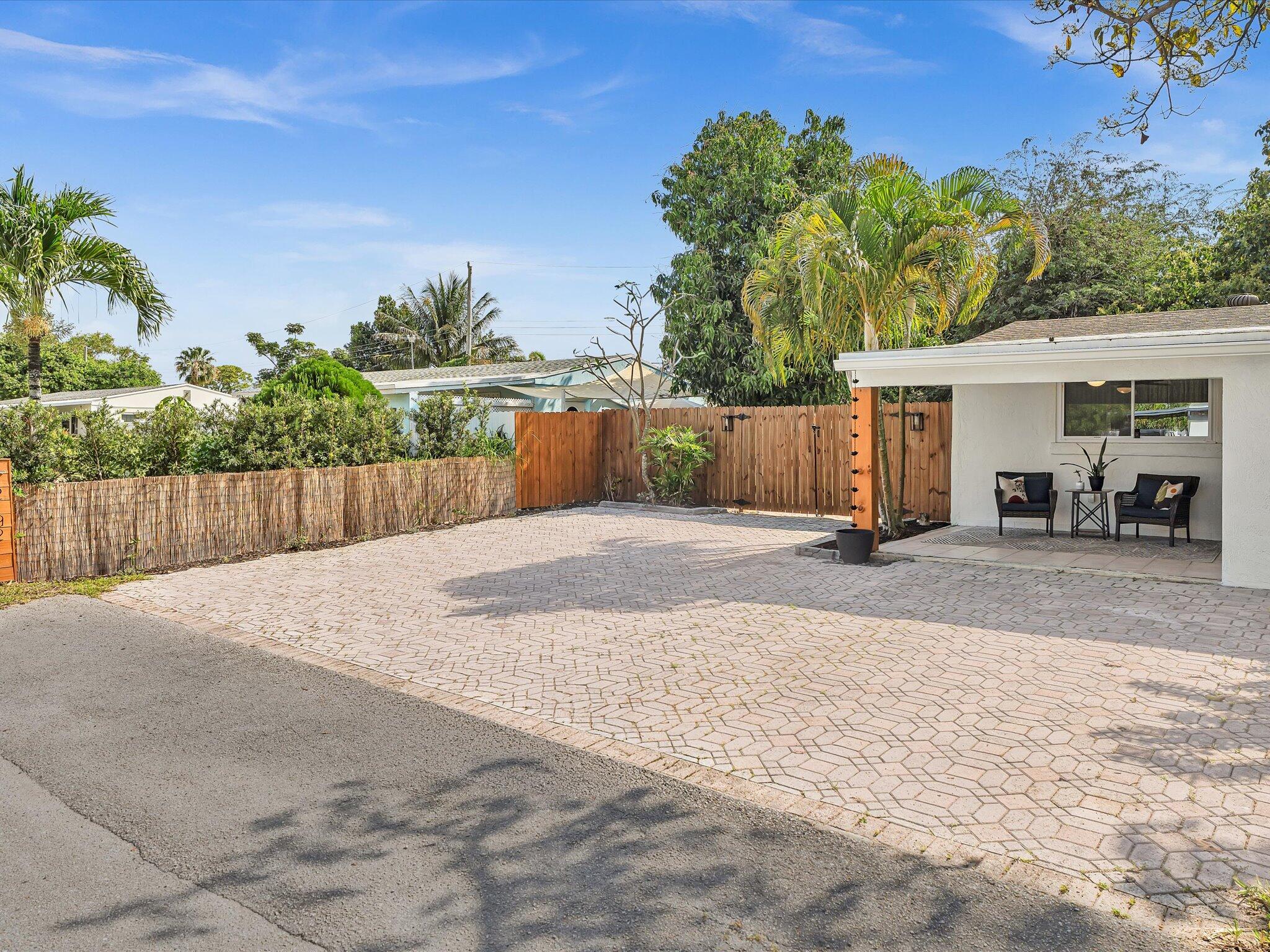 MODEL LAND CO SUB OF TRS 1 & 2 (UNREC) ON AM-60 - Residential