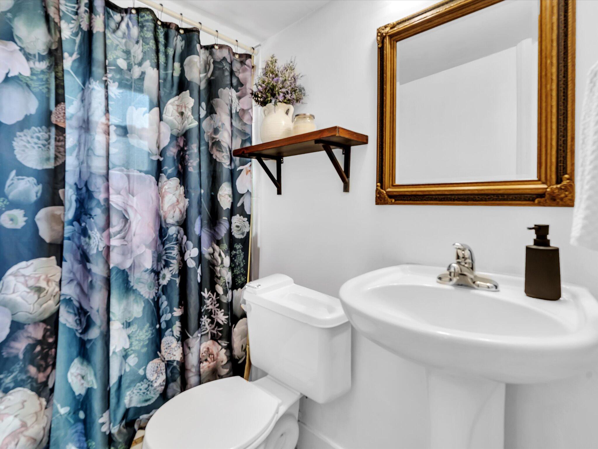 MODEL LAND CO SUB OF TRS 1 & 2 (UNREC) ON AM-60 - Residential