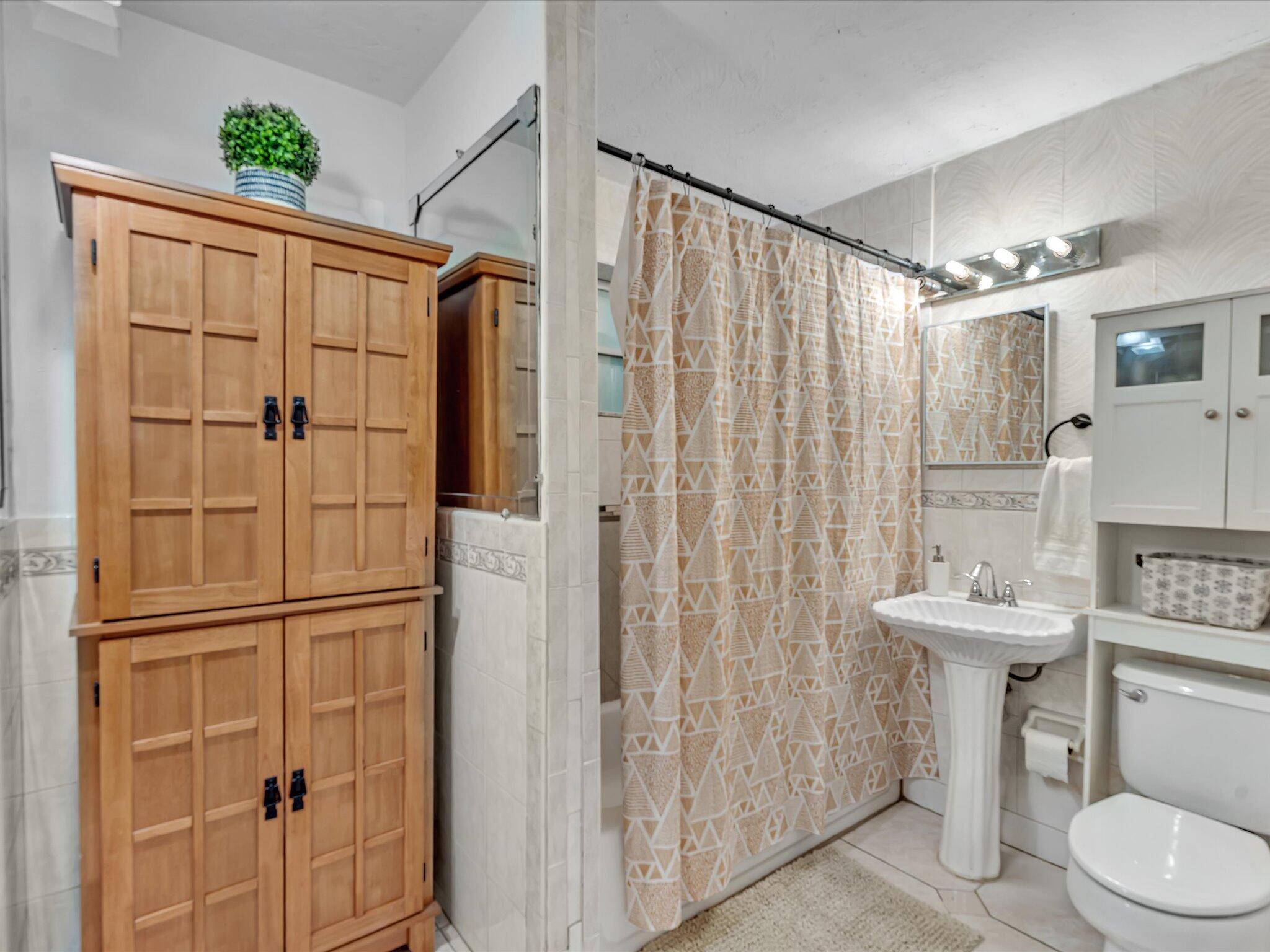 MODEL LAND CO SUB OF TRS 1 & 2 (UNREC) ON AM-60 - Residential