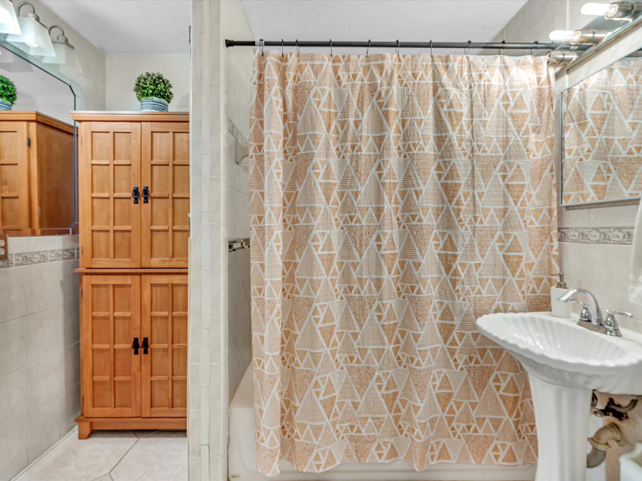 MODEL LAND CO SUB OF TRS 1 & 2 (UNREC) ON AM-60 - Residential