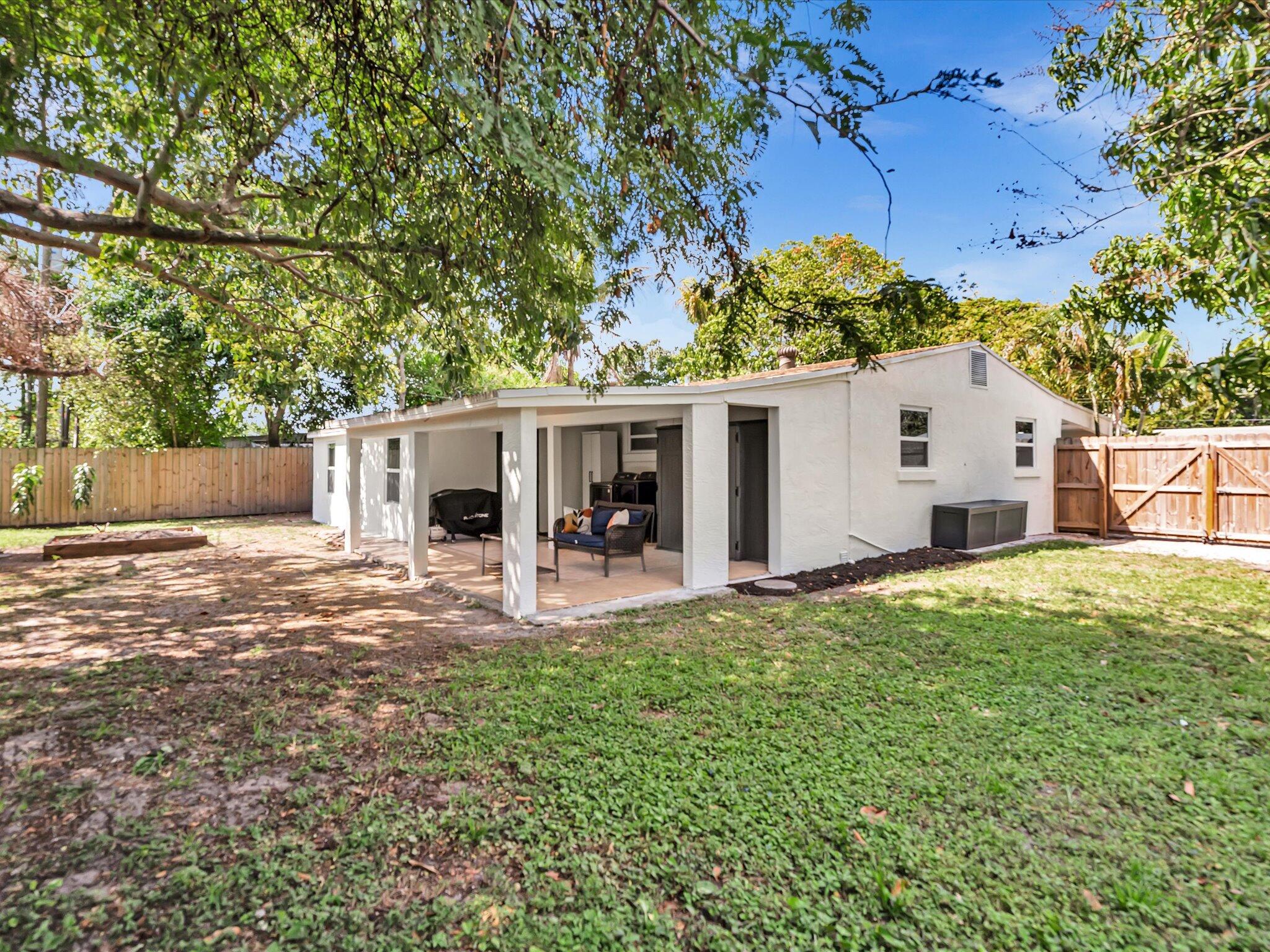 MODEL LAND CO SUB OF TRS 1 & 2 (UNREC) ON AM-60 - Residential