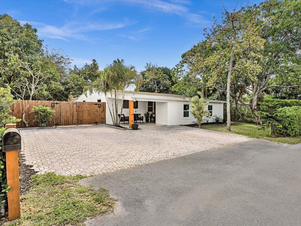 Photo of 2192 Bonnie Drive, West Palm Beach, FL 33415 (MLS # B26010548)