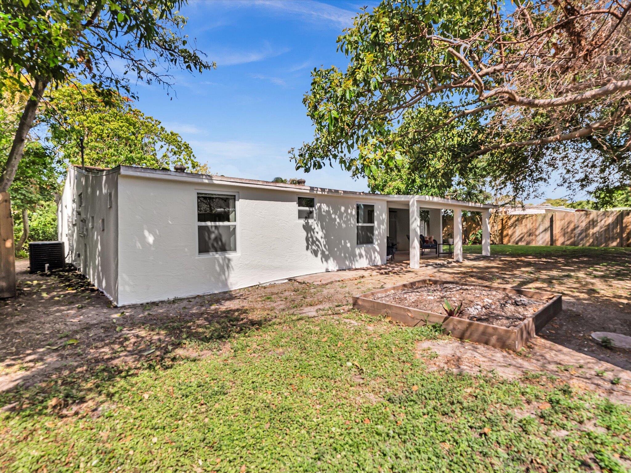 MODEL LAND CO SUB OF TRS 1 & 2 (UNREC) ON AM-60 - Residential