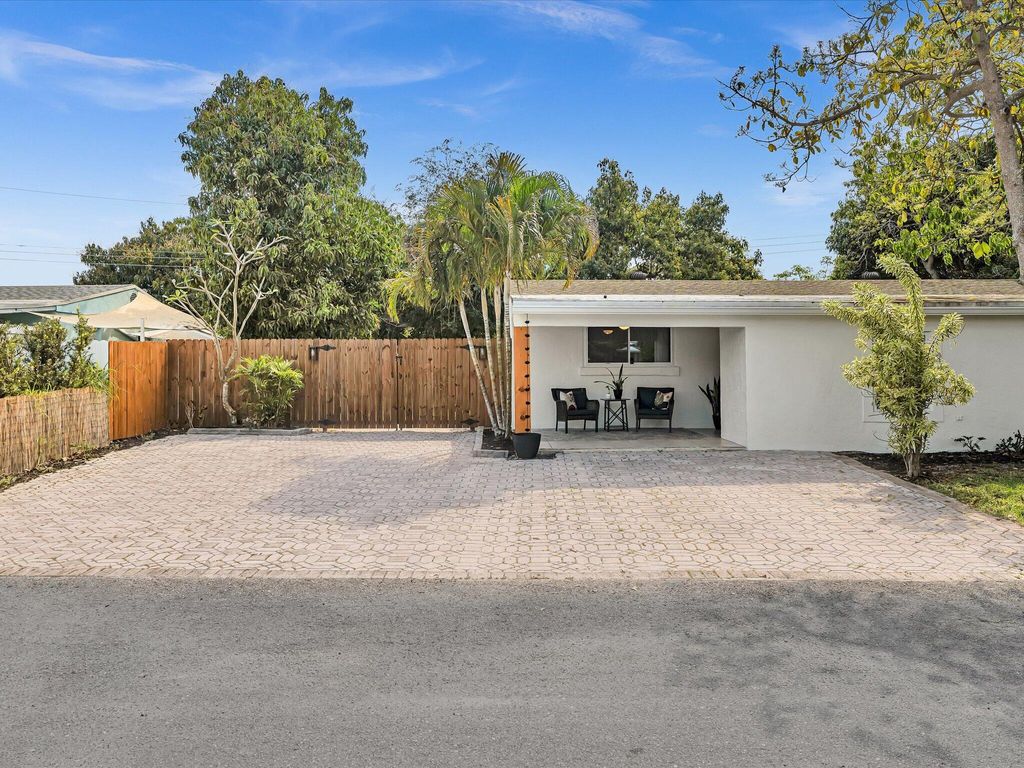 Photo of 2192 Bonnie Drive, West Palm Beach, FL 33415 (MLS # B26010548)