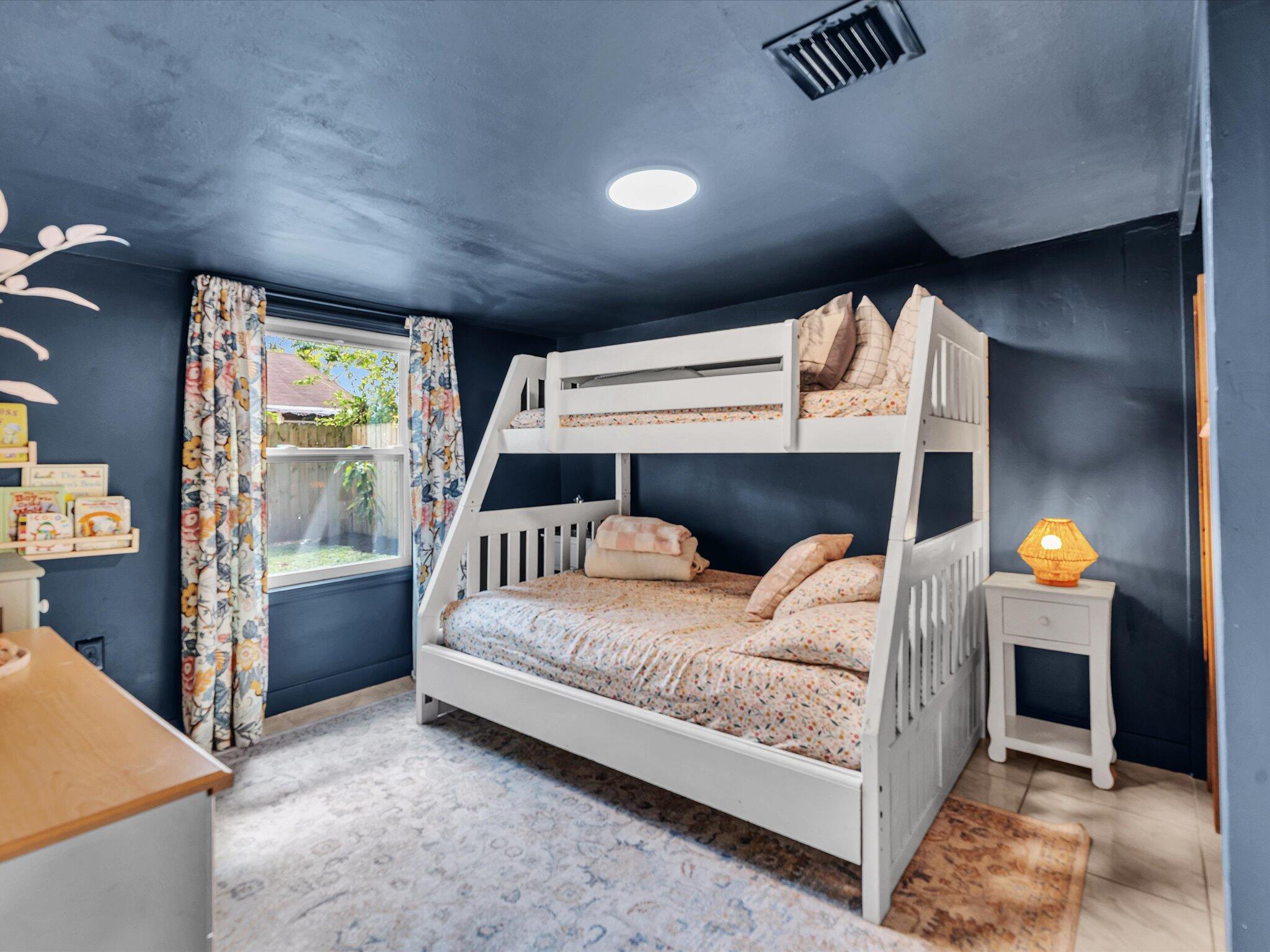 MODEL LAND CO SUB OF TRS 1 & 2 (UNREC) ON AM-60 - Residential