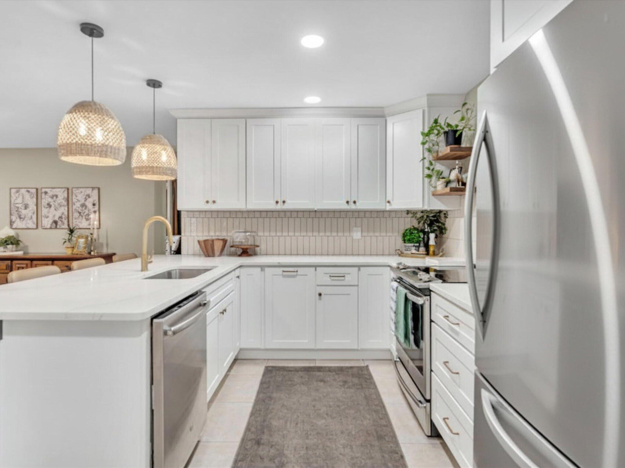 MODEL LAND CO SUB OF TRS 1 & 2 (UNREC) ON AM-60 - Residential