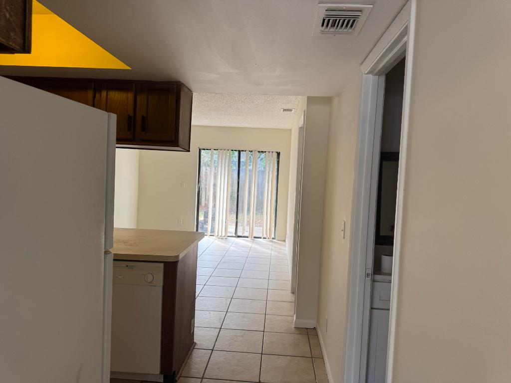 SUGAR POND MANOR OF WELLINGTON - Residential Lease