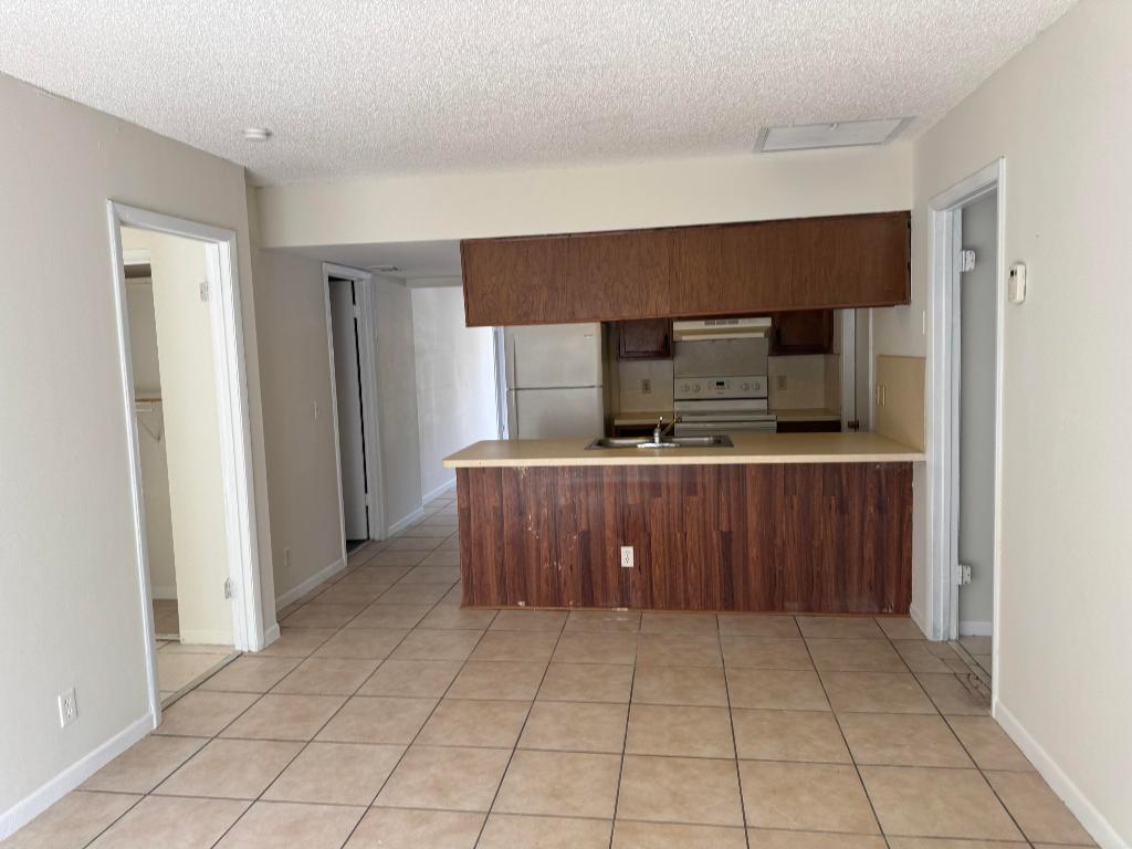 SUGAR POND MANOR OF WELLINGTON - Residential Lease