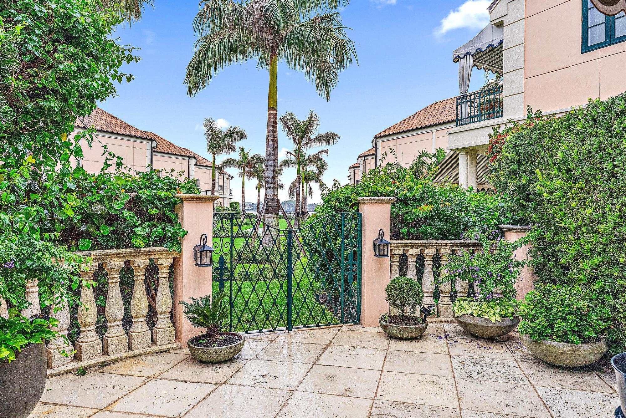 VILLA PLATI TOWNHOMES - Residential