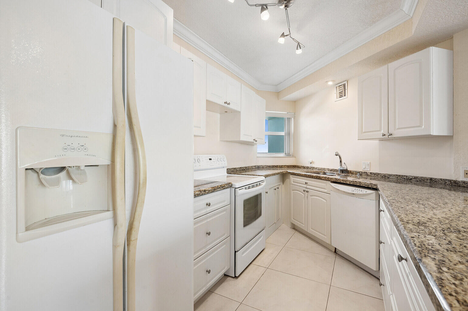 BREAKWATER TOWERS CO-OP - Residential