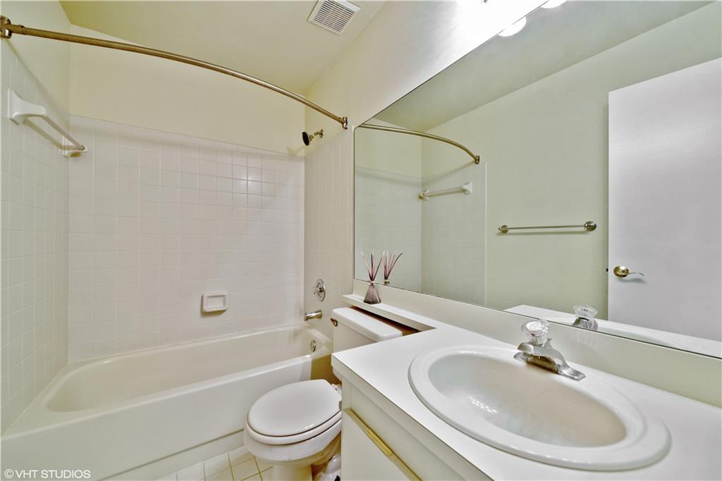 DISCOVERY POINTE - Residential