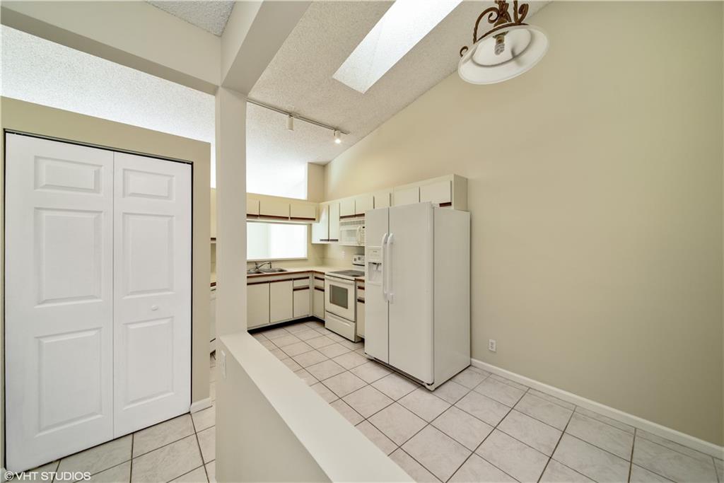 DISCOVERY POINTE - Residential