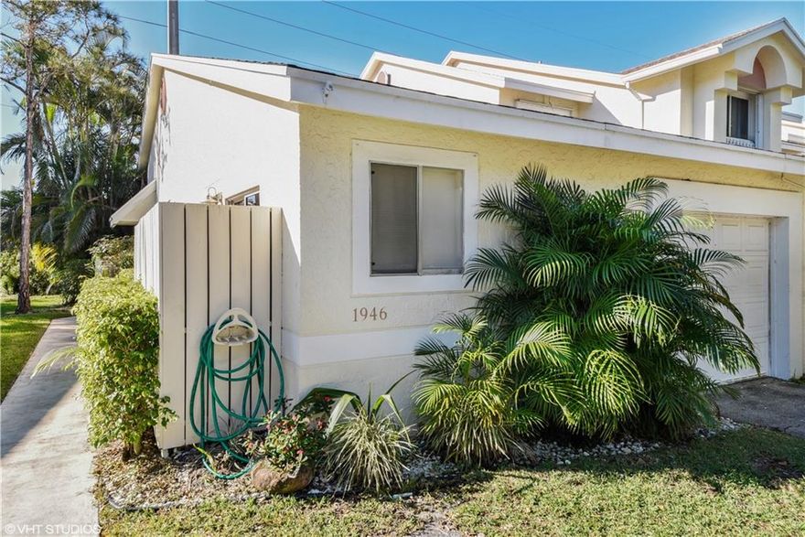 2-BEDROOM / 2-BATH PLUS 1-CAR GARAGE IN GATED DISCOVERY POINT! THIS CORNER VILLA FEATURES VAULTED CEILINGS * REMODELED MASTER BATHROOM * LARGE SCREENED PATIO * TILE FLOORS THROUGHOUT LIVING AREAS * LAMINATE WOOD FLOORS IN BEDROOMS * EAT-IN-KITCHEN * WASHER & DRYER INSIDE * COMMUNITY POOL * FITNESS CENTER * MAINTENANCE FEE ALSO INCLUDES BUILDING EXTERIOR, ROOF, LANDSCAPING * RENTALS ALLOWED *  PRICED TO SELL, DON'T MISS THIS ONE!