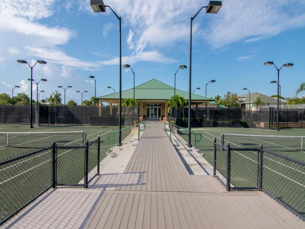BOULEVARD VILLAGE & TENNIS CLUB - Residential
