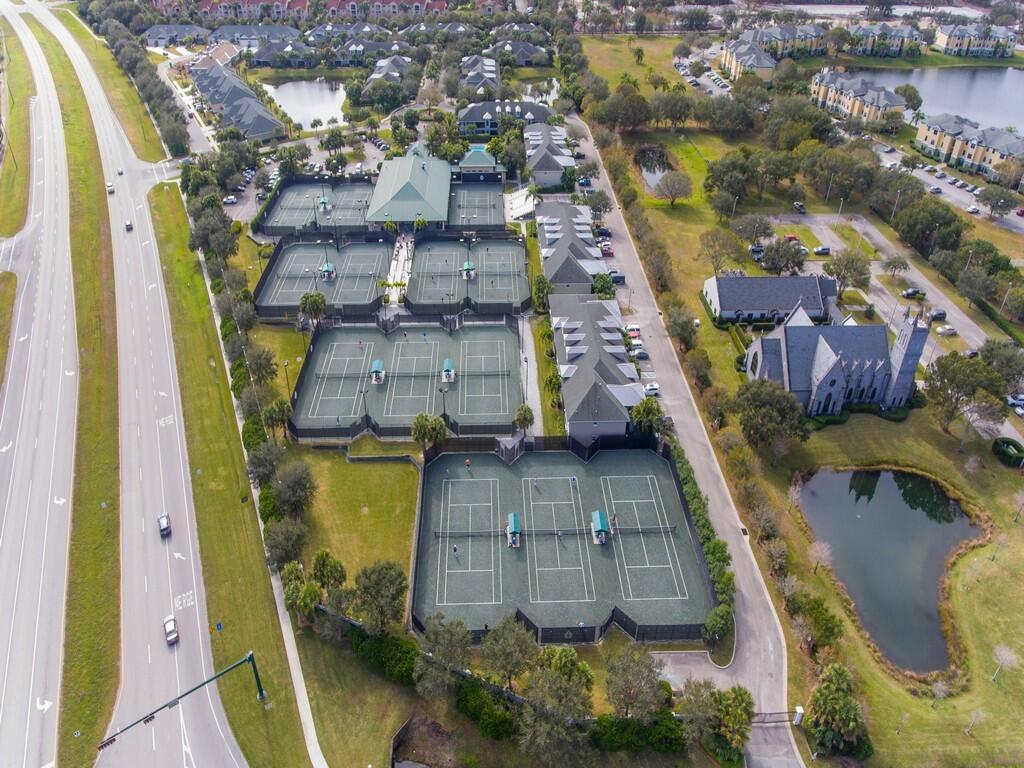BOULEVARD VILLAGE & TENNIS CLUB - Residential