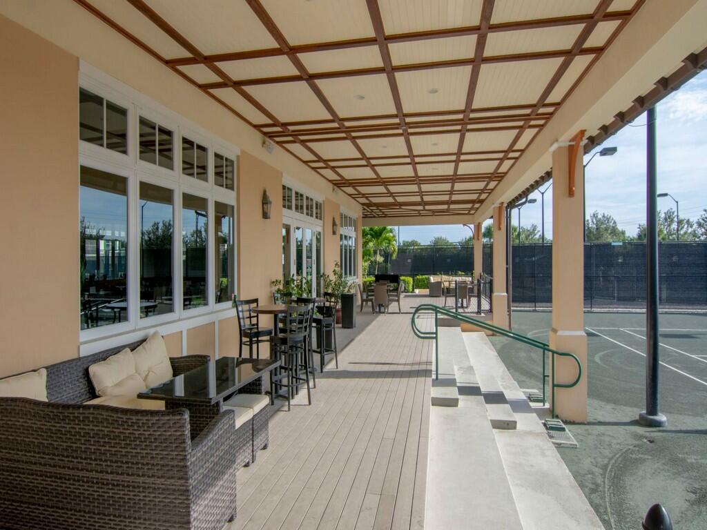 BOULEVARD VILLAGE & TENNIS CLUB - Residential