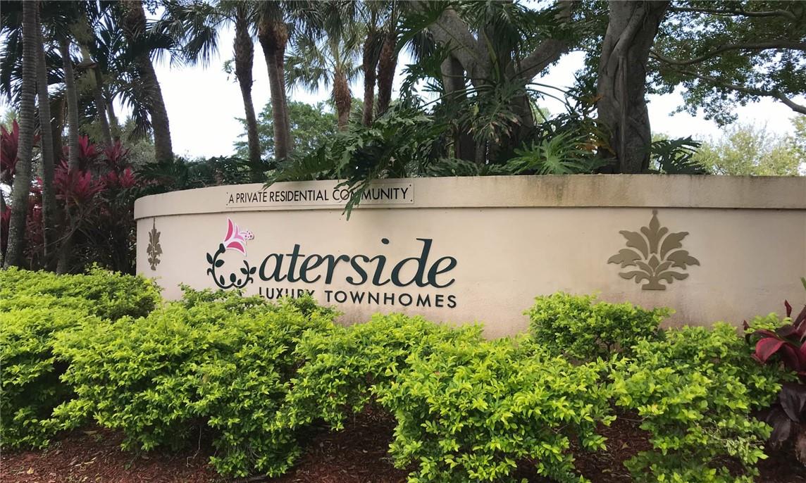 WATERSIDE LUXURY TOWNHOME - Residential