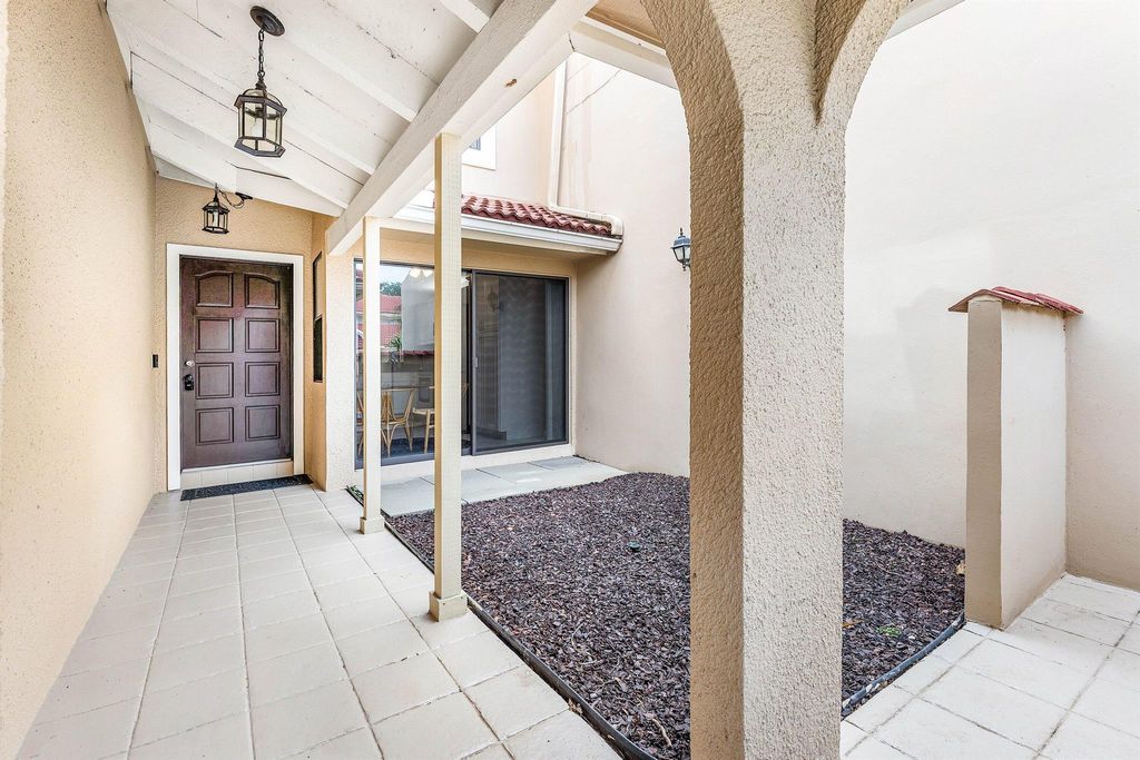 Photo of 816 Windermere Way, Palm Beach Gardens, FL 33418 (MLS # R11144709)