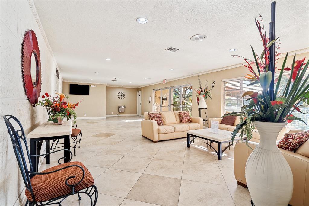 ORIOLE GOLF - Residential
