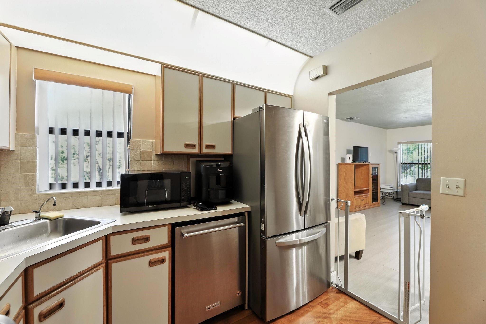 APPLEWOOD VILLAGE 4 - Residential