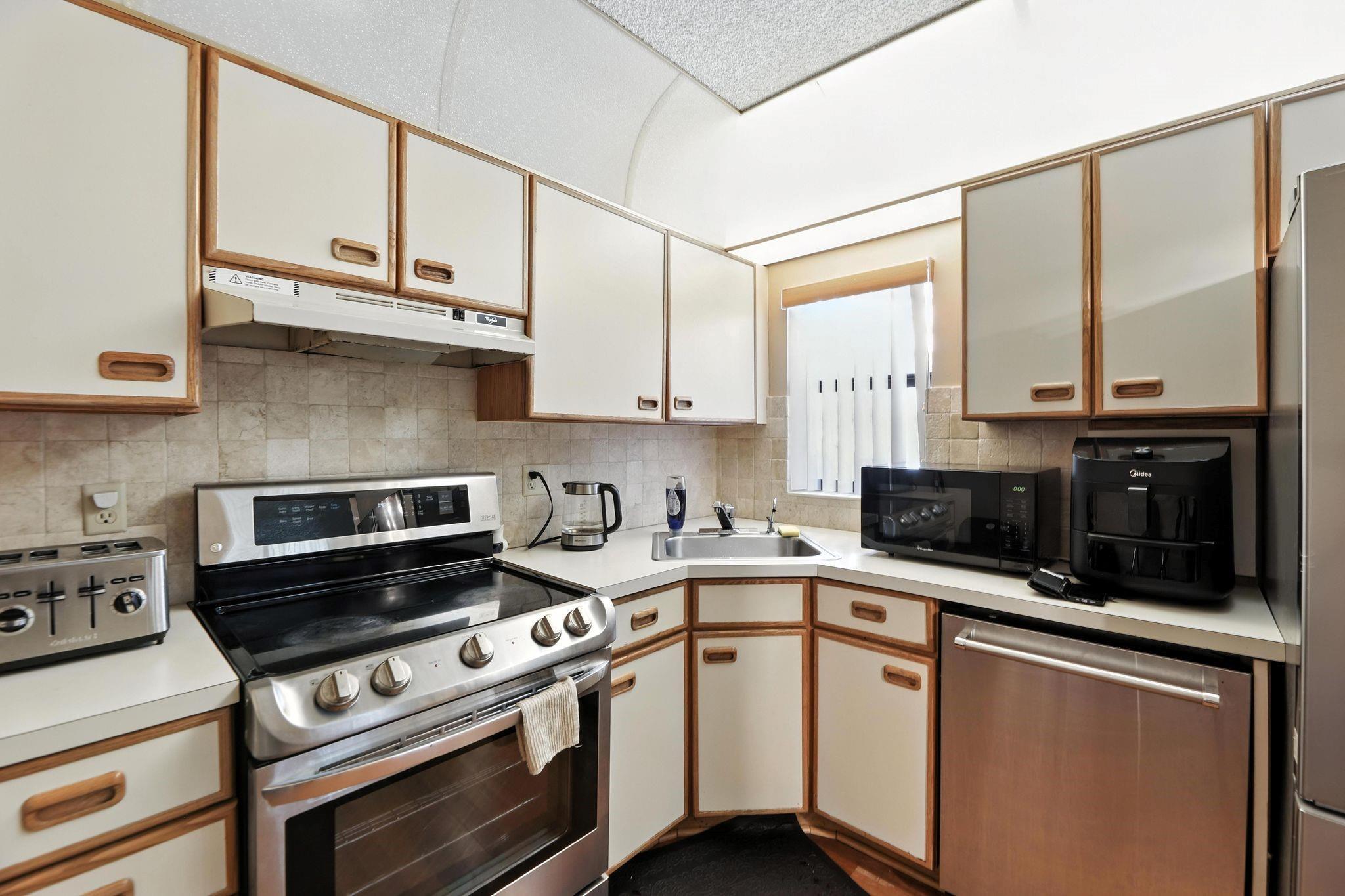 APPLEWOOD VILLAGE 4 - Residential