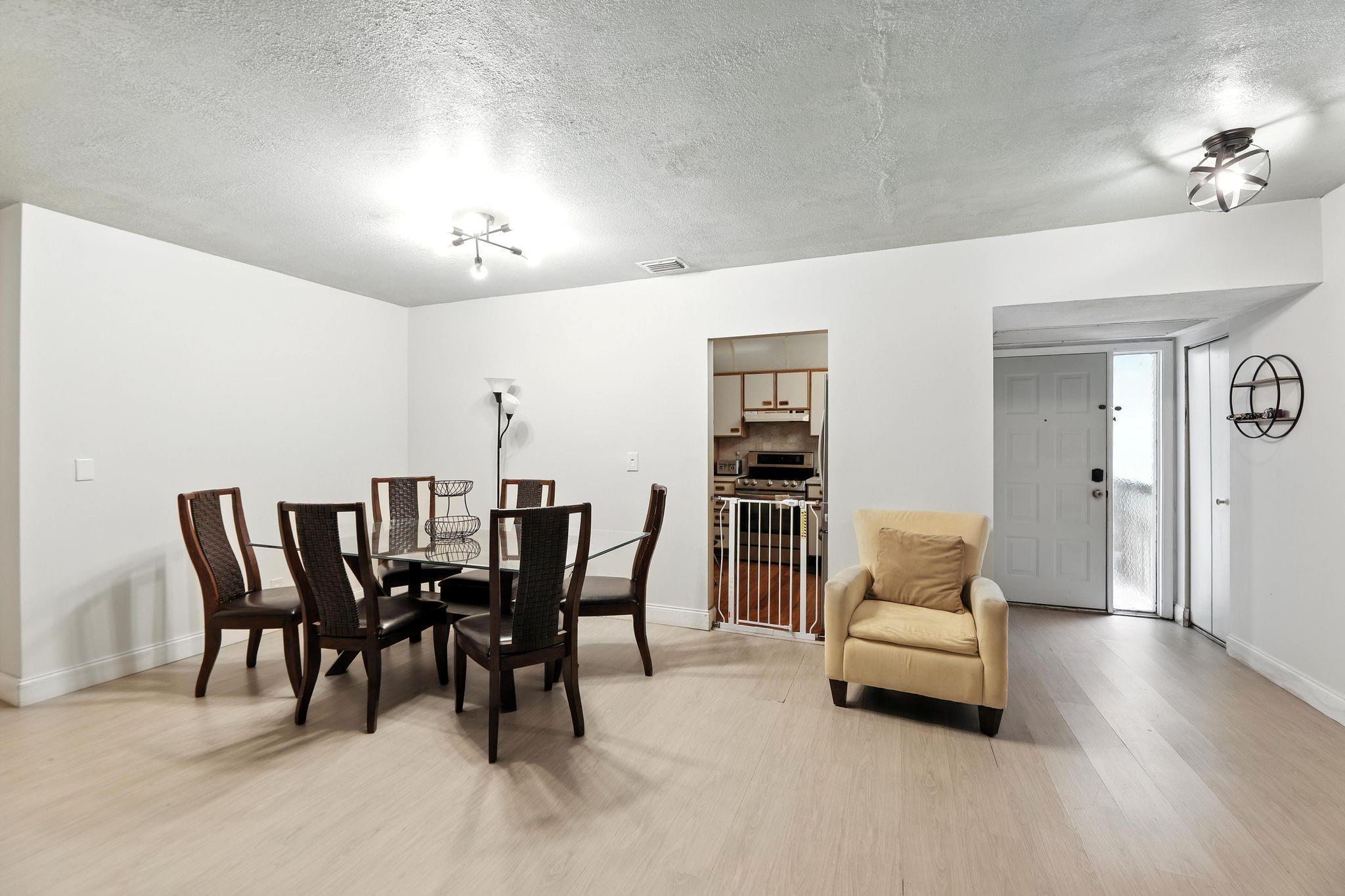 APPLEWOOD VILLAGE 4 - Residential