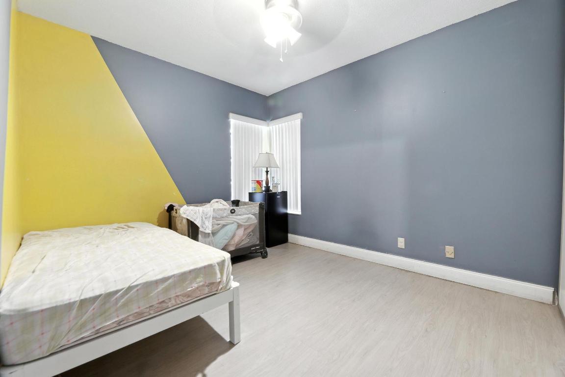 APPLEWOOD VILLAGE 4 - Residential