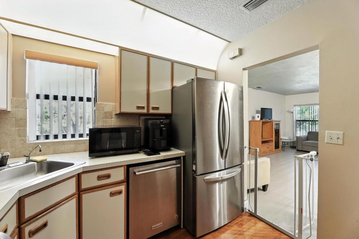 APPLEWOOD VILLAGE 4 - Residential