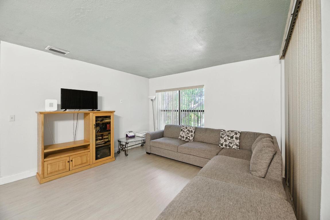 APPLEWOOD VILLAGE 4 - Residential