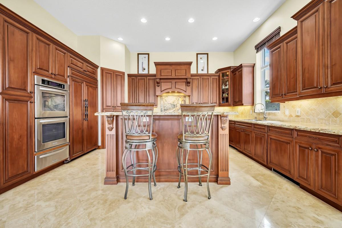 COUNTRY CLUB ISLES - Residential