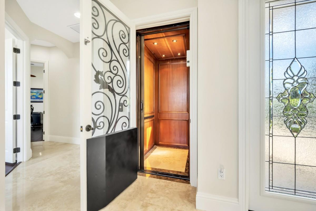 COUNTRY CLUB ISLES - Residential