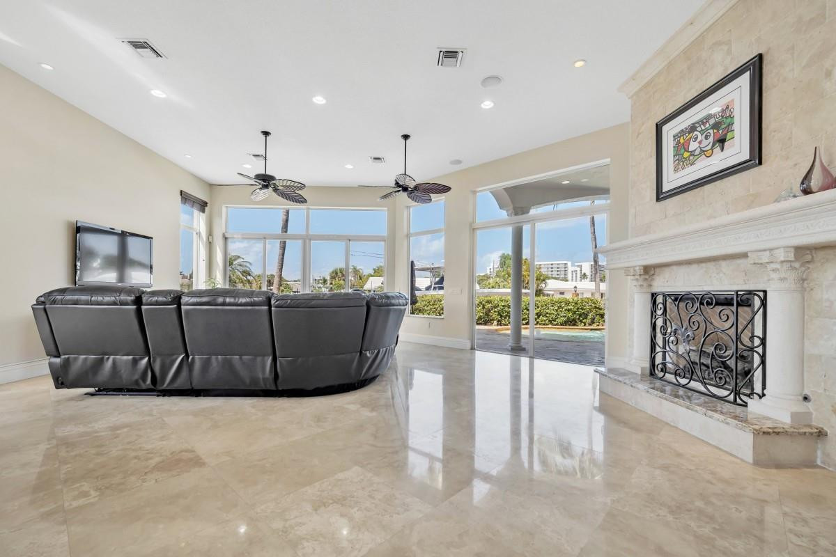 COUNTRY CLUB ISLES - Residential