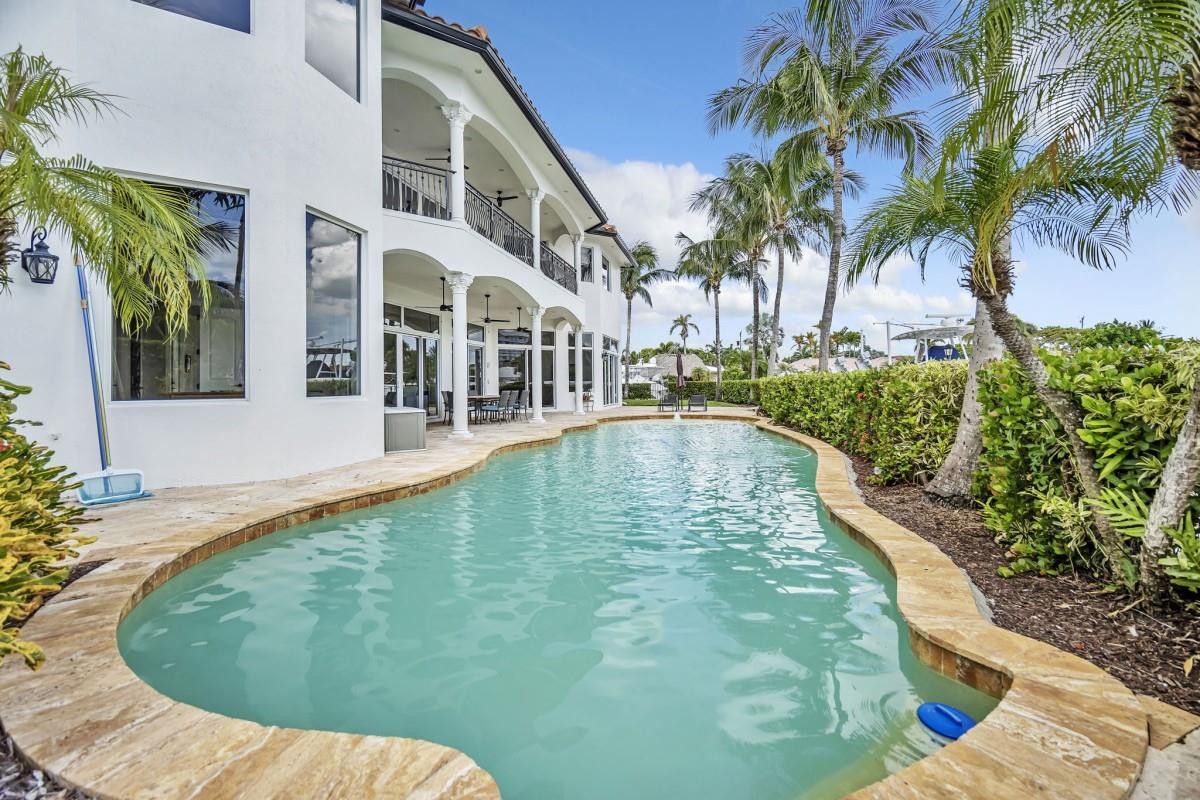 COUNTRY CLUB ISLES - Residential