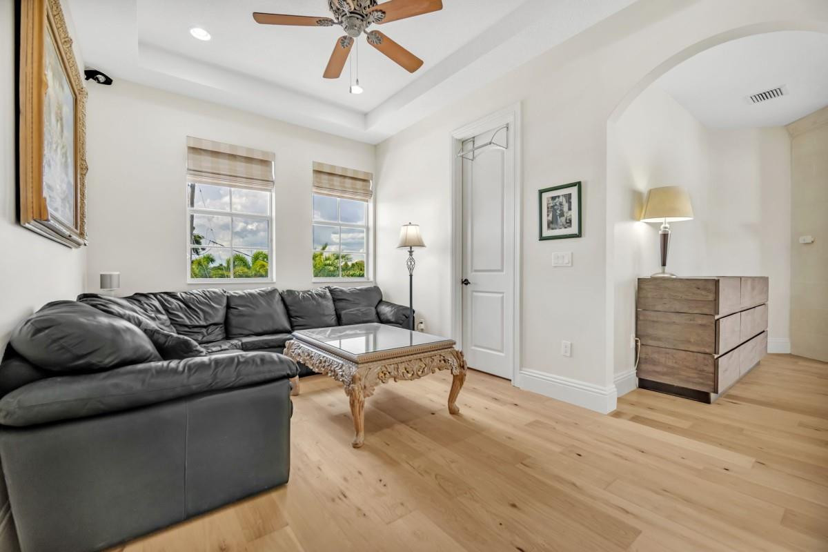 COUNTRY CLUB ISLES - Residential