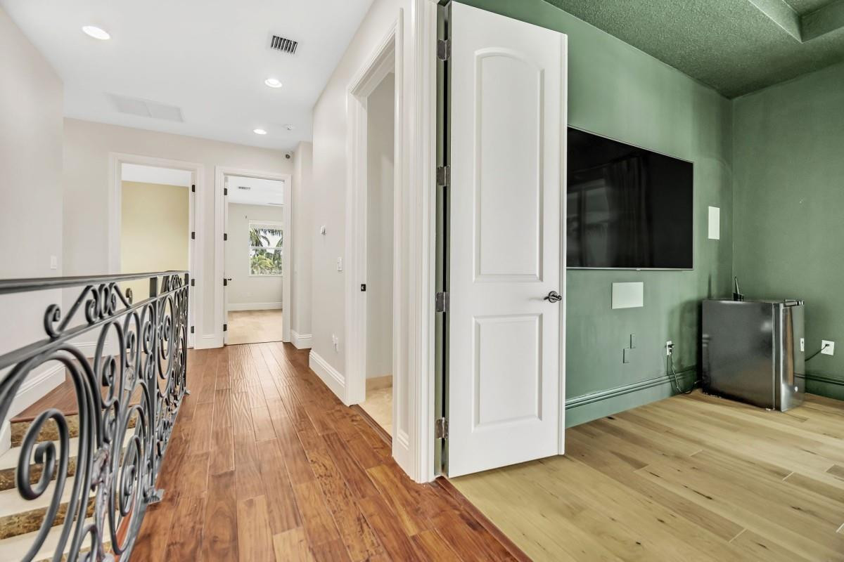 COUNTRY CLUB ISLES - Residential