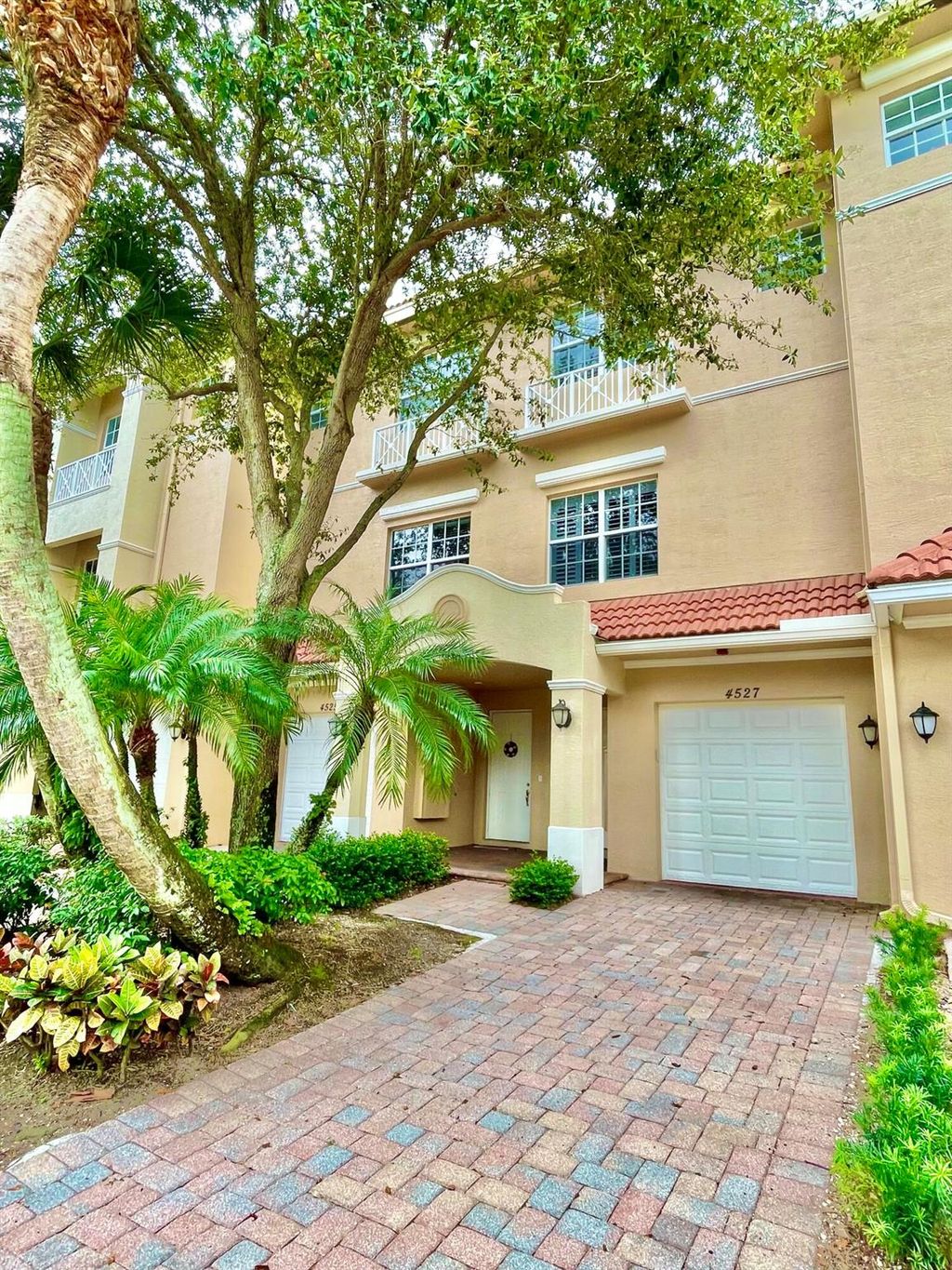 Photo of 4527 Artesa Way S, Palm Beach Gardens, FL 33418 (MLS # R10899298)
