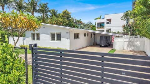 Tiny photo for 1321 CORDOVA Road, Fort Lauderdale, FL 33316 (MLS # B26053476)
