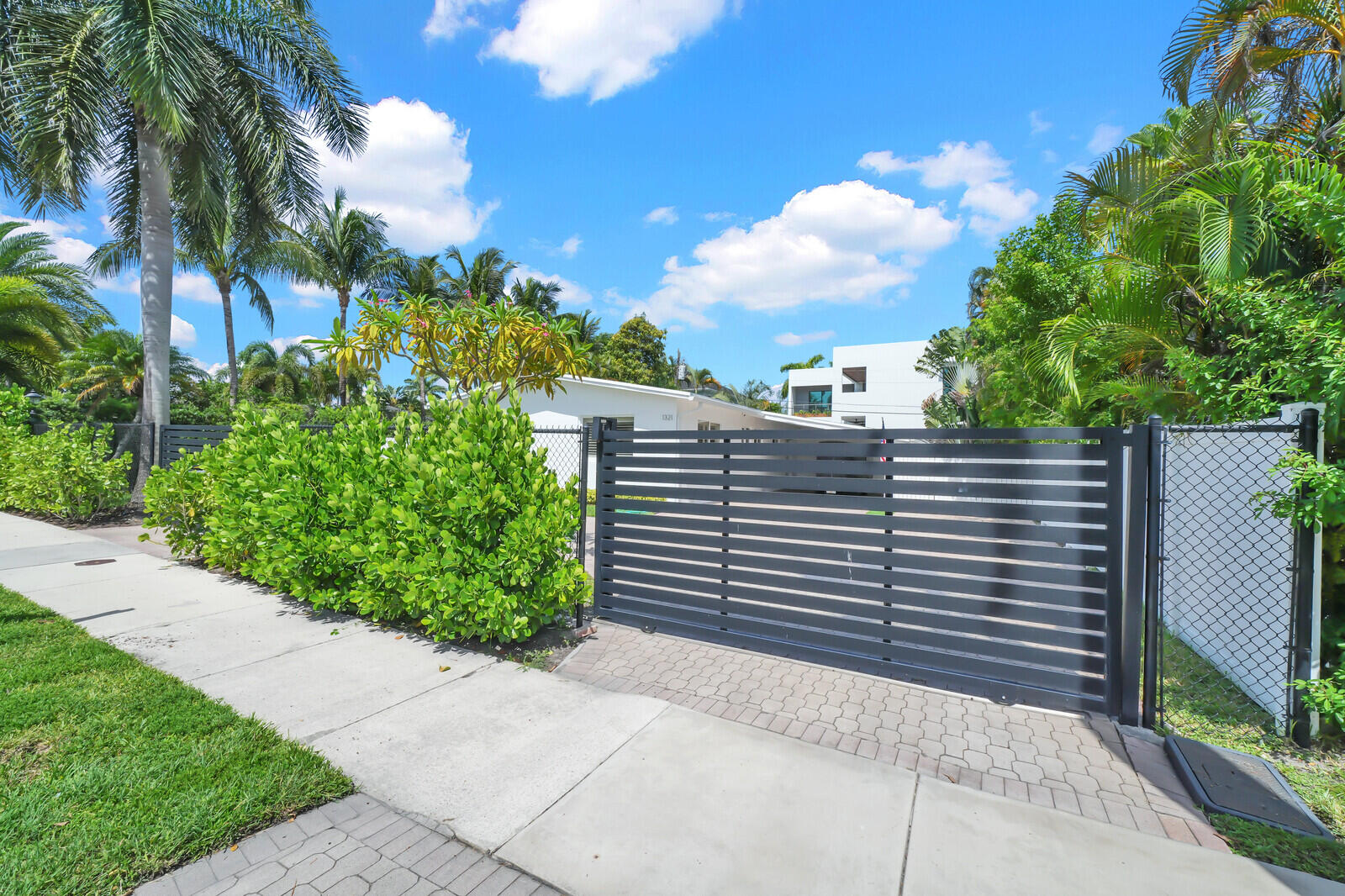 1321 CORDOVA Road