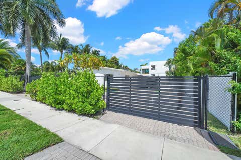 Tiny photo for 1321 CORDOVA Road, Fort Lauderdale, FL 33316 (MLS # B26053476)