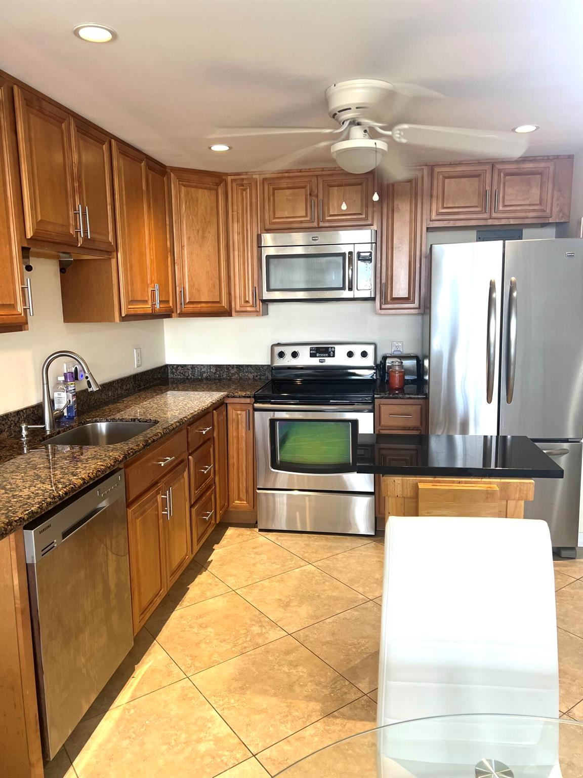 BREAKWATERS OF THE PALM B - Residential Lease