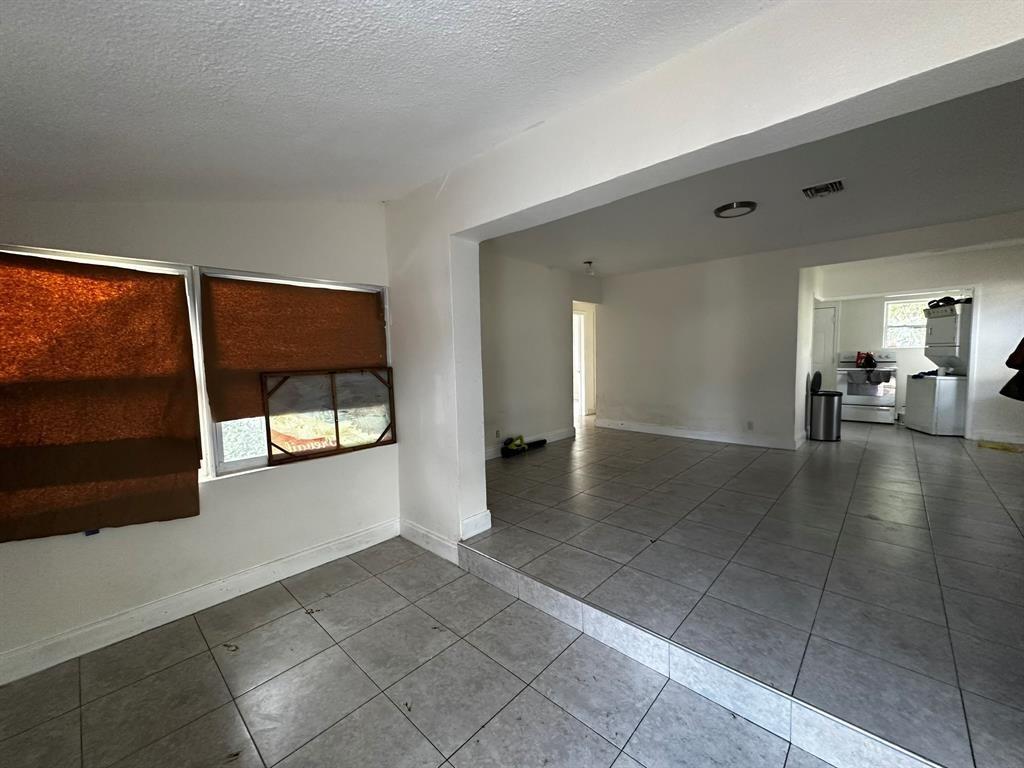 1115 NW 1st Ave