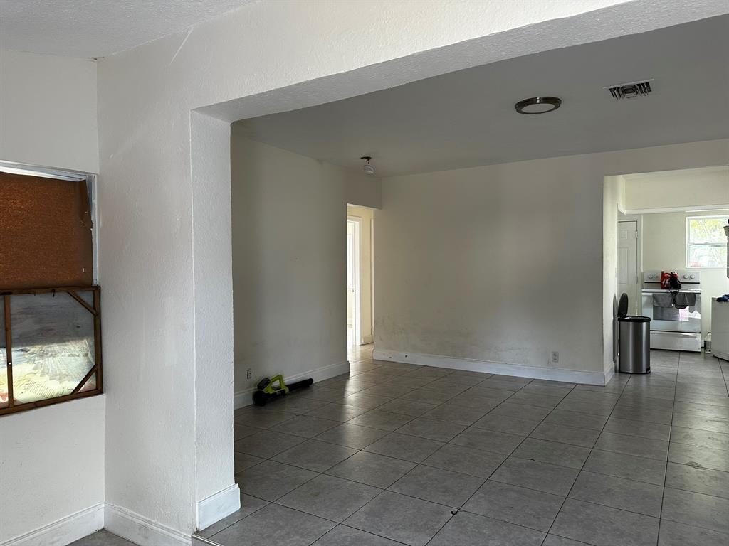 1115 NW 1st Ave