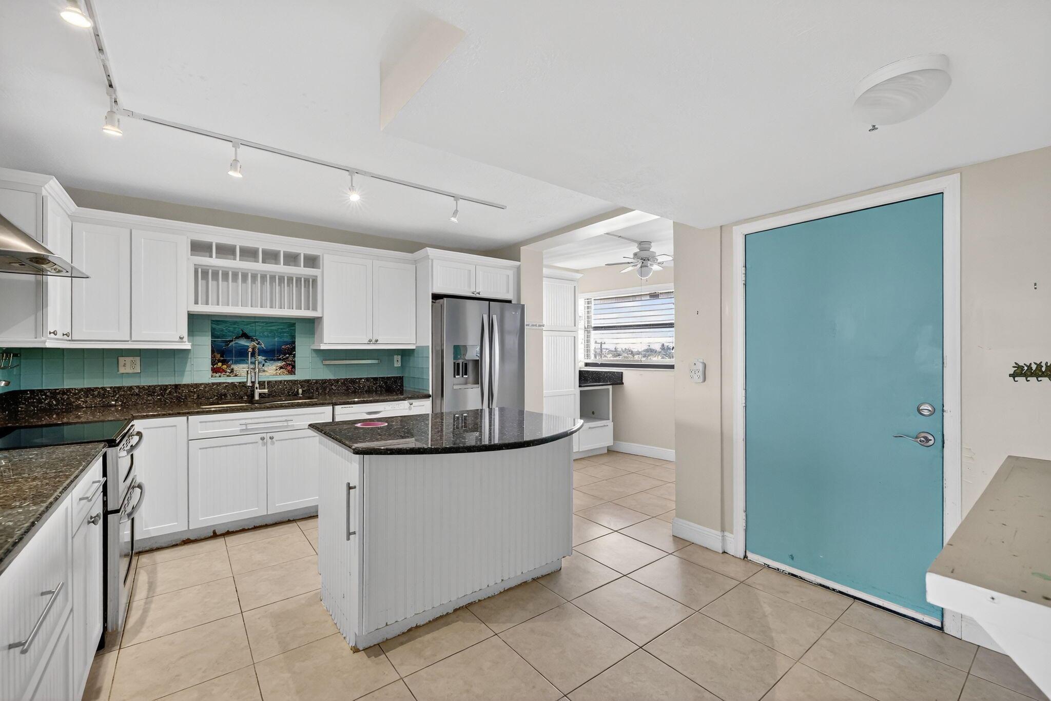 AVALON BEACH CLUB, A COND - Residential