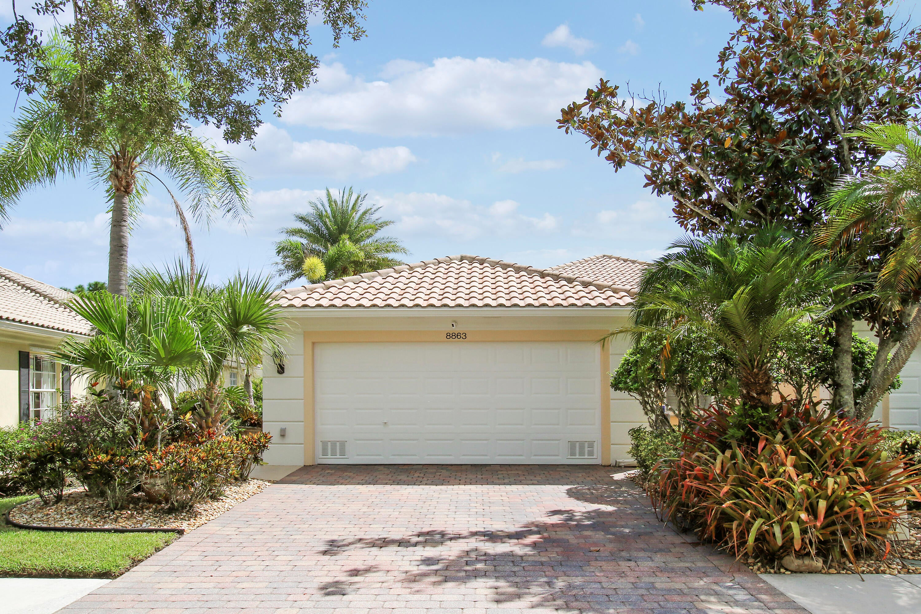 8863 SE Retreat Drive