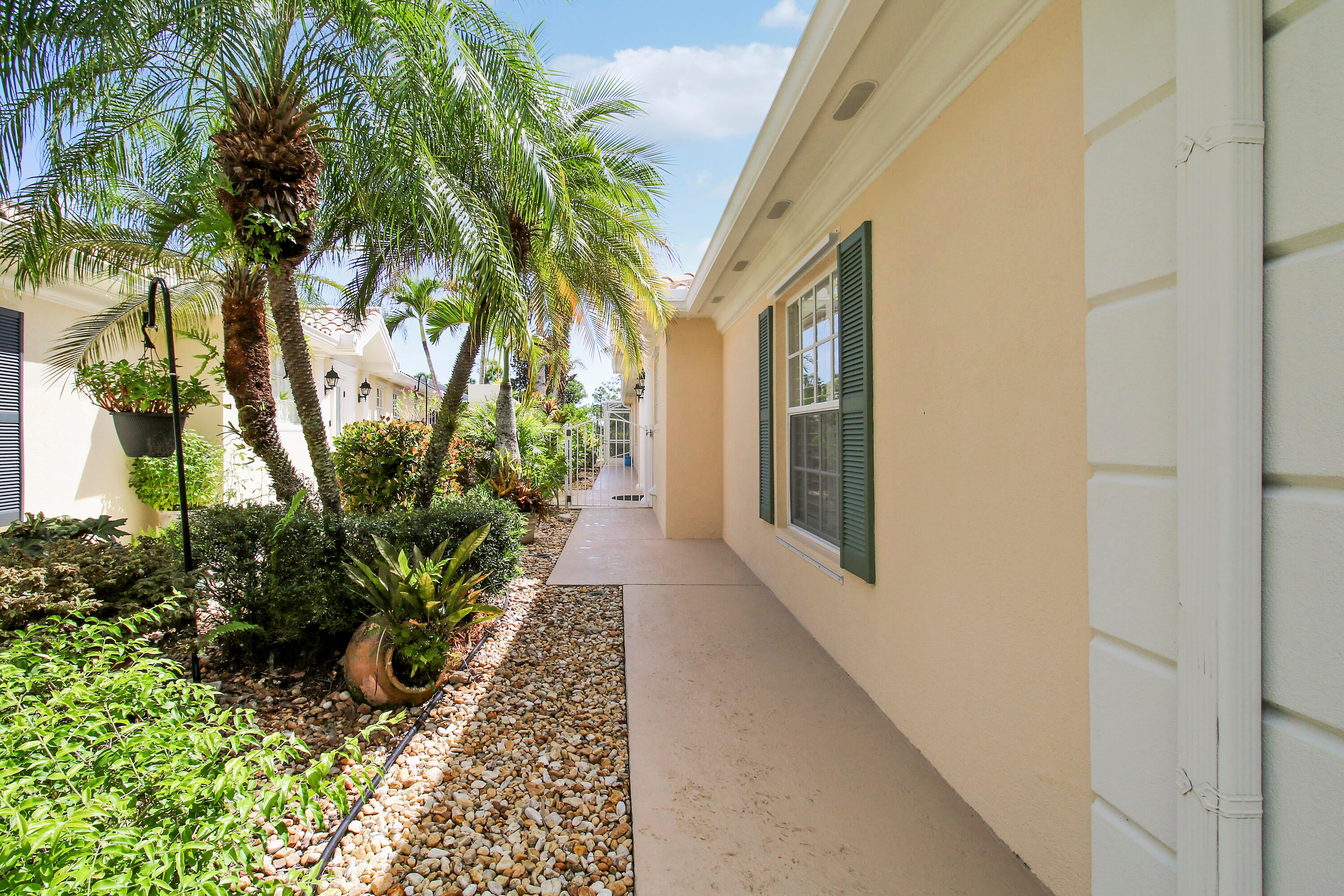 8863 SE Retreat Drive