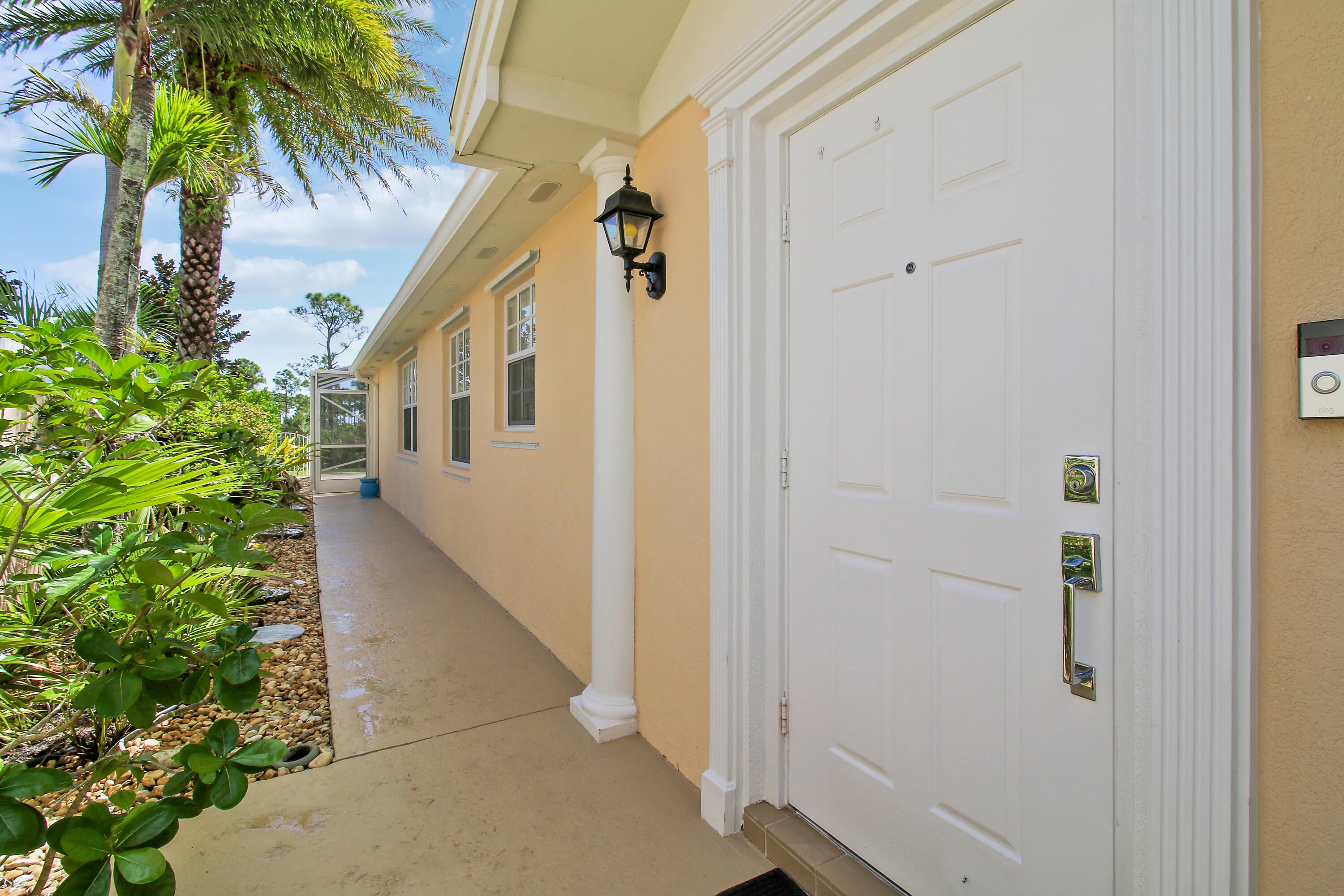 8863 SE Retreat Drive