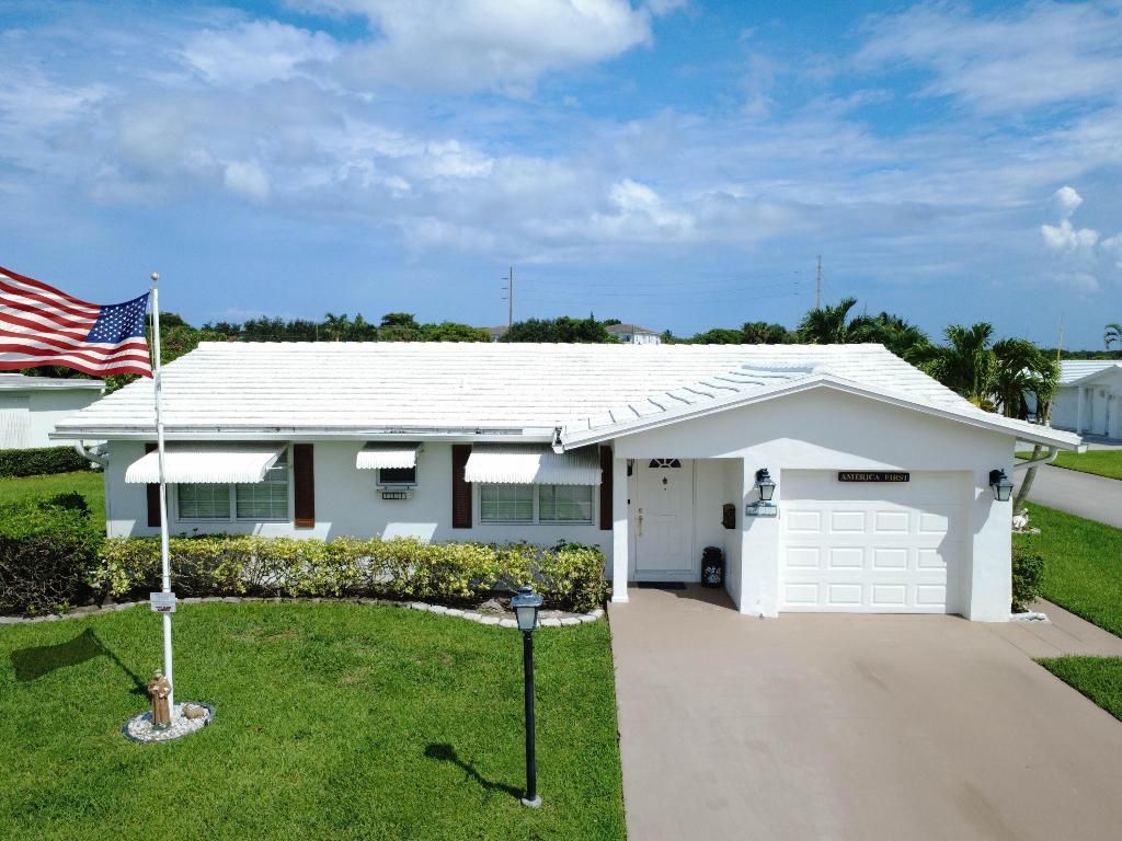 Photo of 810 SW 8 Avenue, Boynton Beach, FL 33426 (MLS # R11105098)